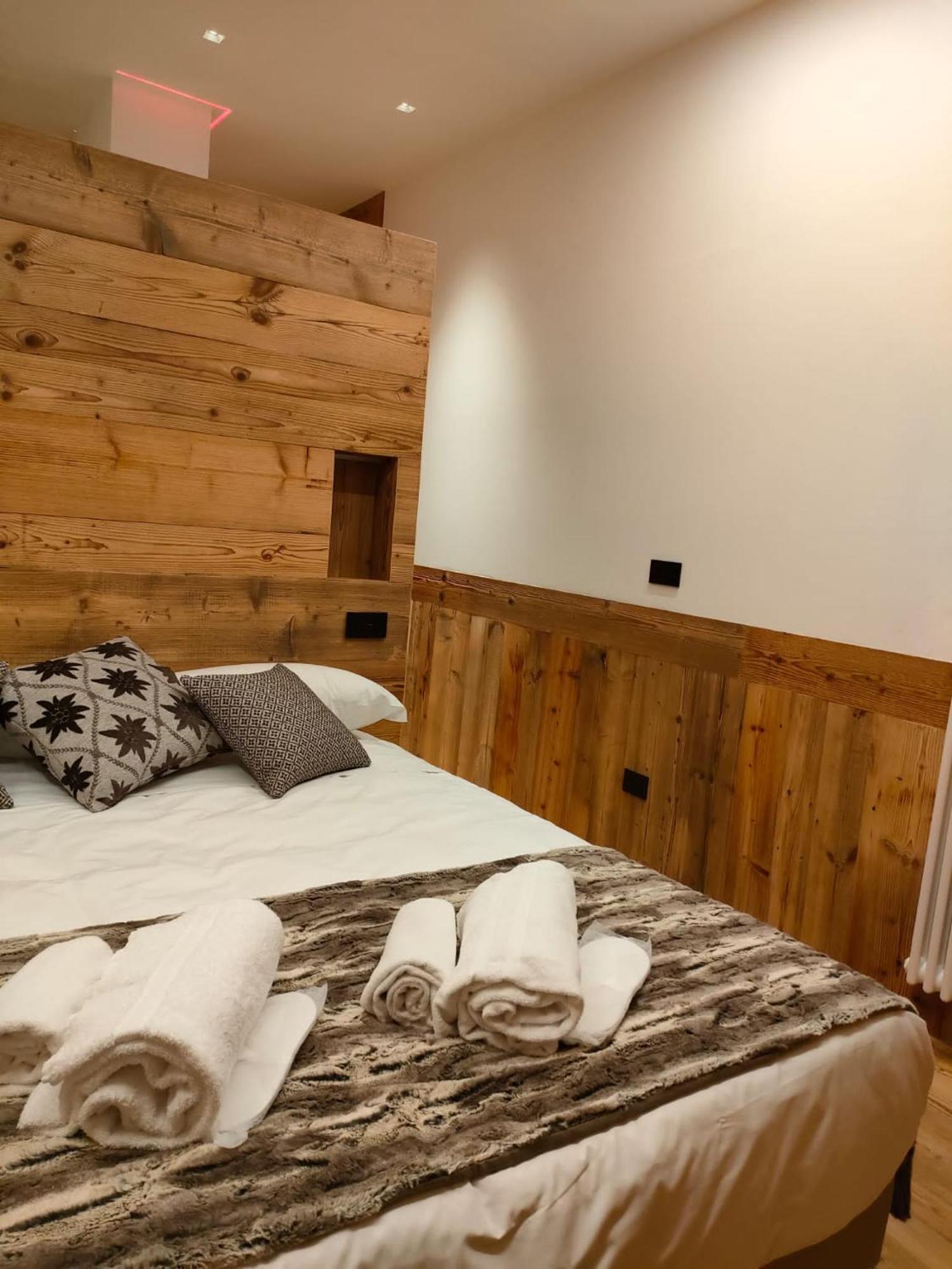Fior Di Roccia Apartments- In Centro Cervinia, Sauna Privata, Matterhorn Dream เบรยล์-แชร์วิเนีย ภายนอก รูปภาพ