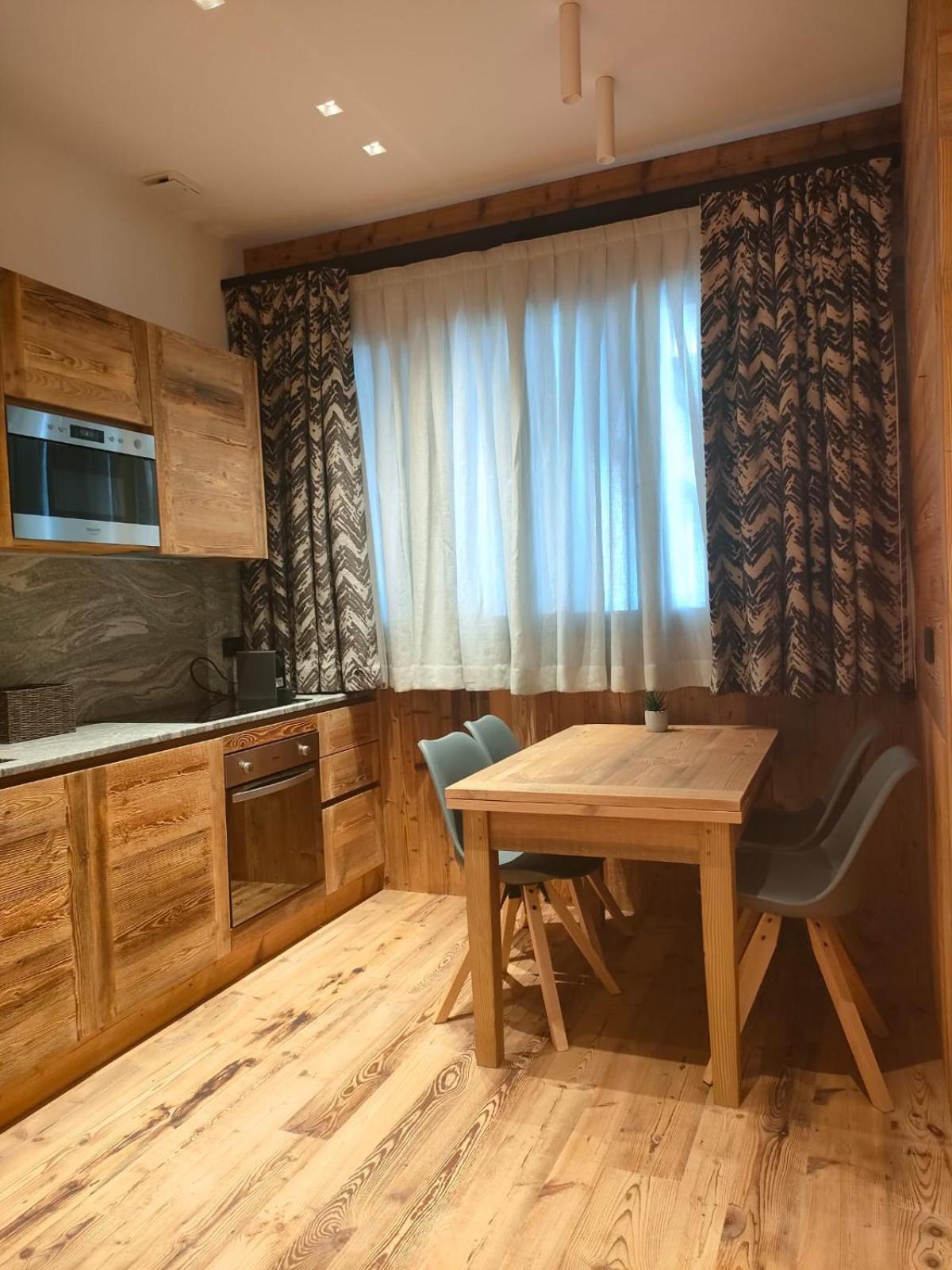 Fior Di Roccia Apartments- In Centro Cervinia, Sauna Privata, Matterhorn Dream เบรยล์-แชร์วิเนีย ภายนอก รูปภาพ
